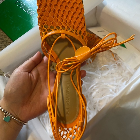 NWT BV Orange stretched lace up heel - Picture 8 of 11